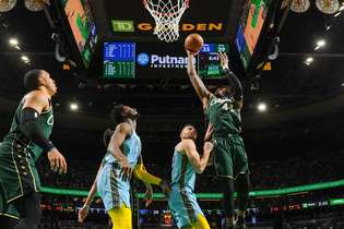 Diante de um ginásio lotado, Celtics vencem mais uma, confirmando melhor campanha geral da temporada da NBA