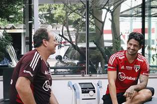 Pato visitou o CT da Barra Funda e conversou com o técnico Rogério Ceni