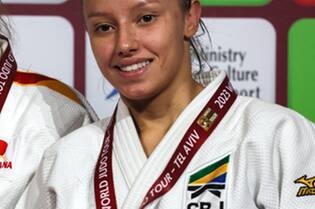 Natasha Ferreira conquistou a medalha na categoria até 48kg