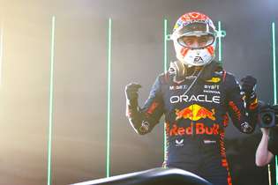 Verstappen chegou à frente do britânico Lewis Hamilton (Mercedes) e do espanhol Fernando Alonso (Aston Martin).