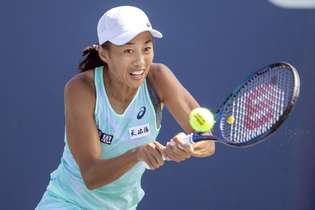 Chinesa Zhang Shuai em ação no circuito da WTA