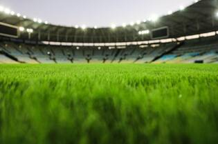 Vista geral do gramado de estádio