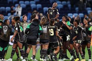 Jogadoras da seleção da Jamaica comemoram após vitória no Mundial