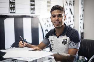 Nonato assinou com o Santos