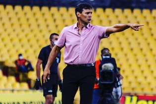 O América está perto de oficializar a contratação o técnico argentino Fabían Bustos