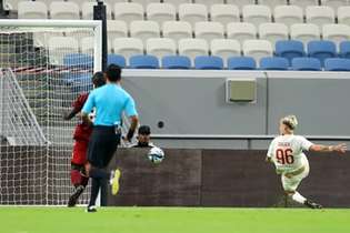 Róger Guedes estreou com o pé direito, marcando o gol da vitória do Al-Rayyan, do Catar