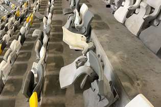 Cadeiras quebradas no setor visitante da Arena MRV após o clássico