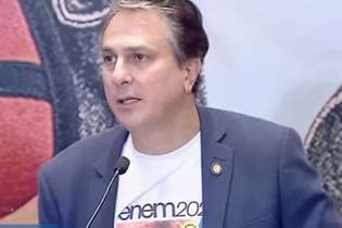 Ministro da Educação, Camilo Santana, em entrevista coletiva neste domingo, segundo dia de provas do Enem, em todo o país