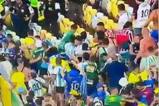 Confusão nas arquibancadas do Maracanã começou pouco antes do horário marcado para o início da partida