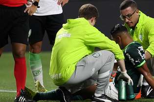 Atacante Rony, do Palmeiras, quebrou o braço