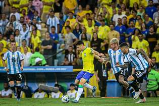 Confronto terminou com vitória da Argentina e ficou marcado por confusão entre torcedores e a PM nas arquibancadas