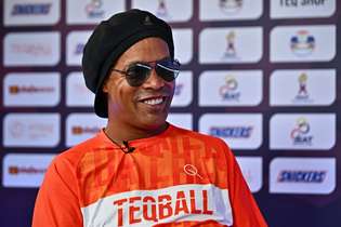 Assim como Mbappé, Ronaldinho também foi ídolo do PSG; brasileiro jogou na França entre 2001 e 2003