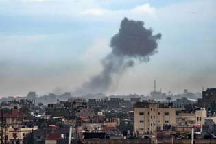 Israel bombardeou Khan Yunis, em Gaza, nesta sexta-feira (2)