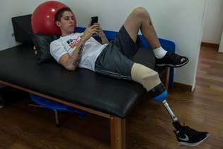 Jakson Follmann, que perdeu a perna direita no acidente, é embaixador da Chapecoense