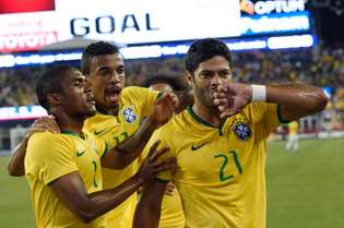 Brazil's Hulk (21) celebrates with teammates after scoring a goal during the friendly match between the USA and Brazil September 8, 2015 at Gillette Stadium in Foxborough, Massachusetts. AFP PHOTO/DON EMMERT