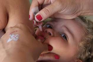 Campanha de vacinação contra paralisia infantil
