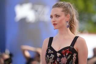 Actress Amanda Seyfried arrives for the premiere of the movie "First Reformed" presented in competition at the 74th Venice Film Festival on August 31, 2017 at Venice Lido.  / AFP PHOTO / Filippo MONTEFORTE