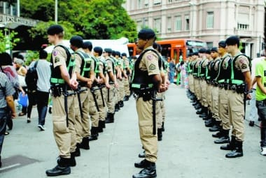 Bem-vindo. 
Para este ano, 3.000 novos policiais serão contratados; com o treinamento eles começam a atuar no início do ano que vem