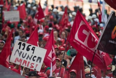 Manifestação reúne milhares de pessoas em São Paulo