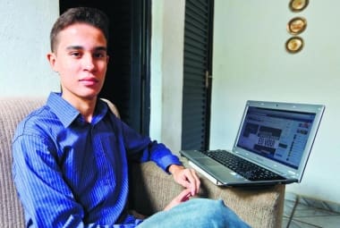 Confiança. 

Elias Fernandes, 17, afirma que setor jurídico do movimento está avaliando impeachment