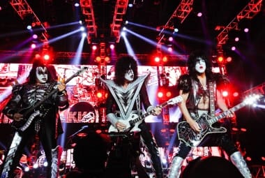 Gene Simmons, Tommy Thayer e Paul Stanley formam, junto com o baterista Eric Singer, o atual quarteto do Kiss