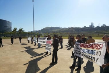 Grupo protestou na manhã desta terça-feira (26) na Cidade Administrativa 