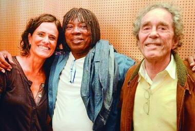 Zélia, Milton e o empresário André Midani, que intermediou o projeto em que a carioca canta canções de Bituca
