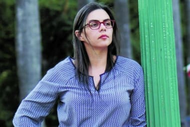 Autora. A mineira Ana Elisa Ribeiro organiza o seu primeiro volume de contos “Beijo, Boa Sorte”