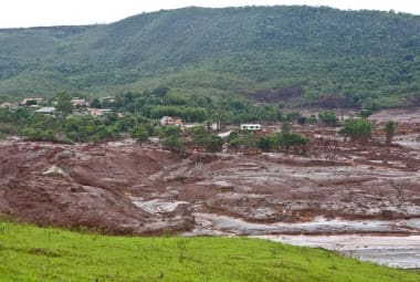 Extinção - Bento Rodrigues após o tsunami de lama com rejeitos de mineração
