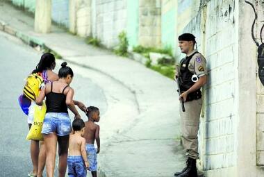 Segurança. 
Polícia Militar garantiu ontem que a ocupação será mantida no aglomerado da Serra