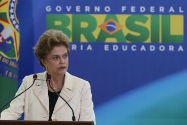 Dilma enfrenta novas denúncias em meio à crise