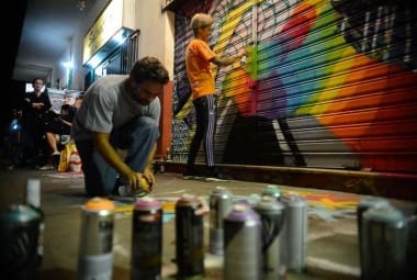 Grafiteiros se uniram após pichações de cunho homofóbico
