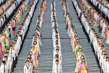 Megalomania. Desfile de encerramento do congresso do partido único da Coreia do Norte