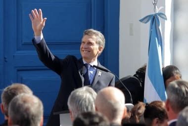 Horas após vitória eleitoral, Macri aumenta preços de combustíveis na Argentina