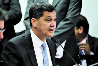 Reunião com Aécio prova que Temer quer fazer 'intervenção' no PSDB, diz Ferraço