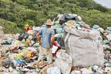 Lei sancionada em junho deste ano dá o prazo para o fim dos lixões