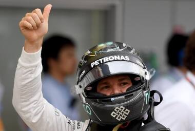 Rosberg supera Hamilton 
