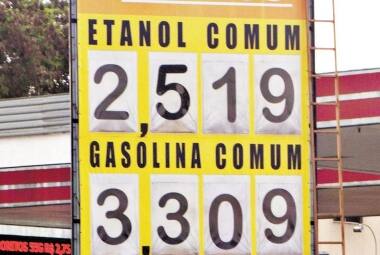 Disparada. Tradicional posto na Via Expressa aumentou o preço da gasolina em R$ 0,09 entre o dia 29 de novembro e essa terça-feira (6)