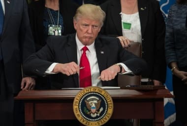 Trump assinou decreto para construção de muro na fronteira com o México
