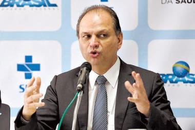 “Temos vacinas suficientes, e as pessoas devem se imunizar", diz o ministro da Saúde, Ricardo Barros


