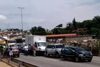 Vídeo enviado pelo leitor Livan Lélis mostra o local do acidente