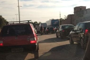 Motoristas enfrentam trânsito pesado na Via Expressa