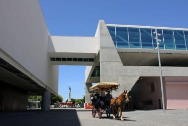 Projeto do arquiteto brasileiro Paulo Mendes da Rocha, o Museu  Nacional dos Coches deu um toque moderno à histórica Lisboa
