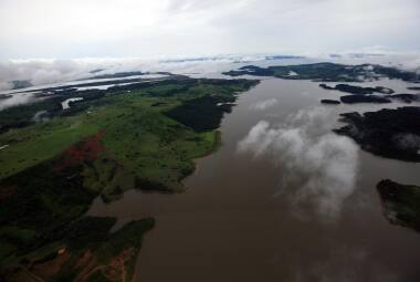 Essa umidade, ameaçada em função do desmatamento da mata amazônica, é essencial para alimentar chuvas na maioria dos países do território sul-americano