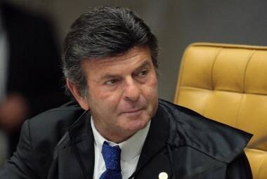 Ministro do STF Luiz Fux diz que não faz sentido Lula concorrer