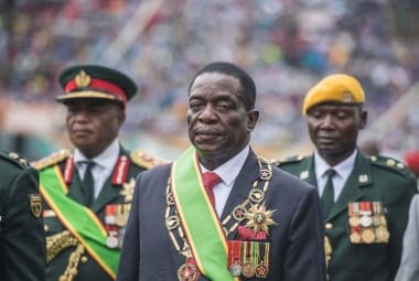 Mnangagwa assume presidência no Zimbábue 