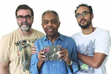 Garimpo. Marcelo Fróes (à esq.) resgatou pérolas de Gilberto Gil (ao centro); à direita, o filho de Gilberto, Bem Gil