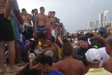As vítimas foram socorridas por pessoas que estavam na praia na hora do acidente