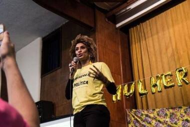 A vereadora do Rio de Janeiro Marielle Franco (PSOL) foi morta a tiros no Centro da cidade; ela fazia parte de movimentos feministas e pelos Direitos Humanos