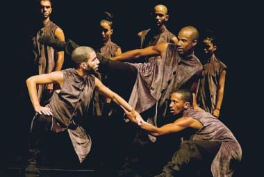 Montagem. Assinada pelo coreógrafo Alessandro Pereira, “Pragmático” destaca os movimentos de liberdade do homem de seu tempo
